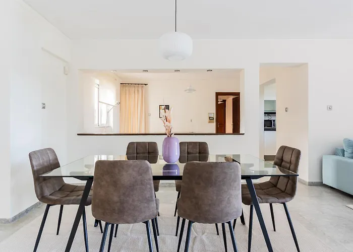 Naturally Bright 3br Flat In Marousi By Upstreet * Atenas