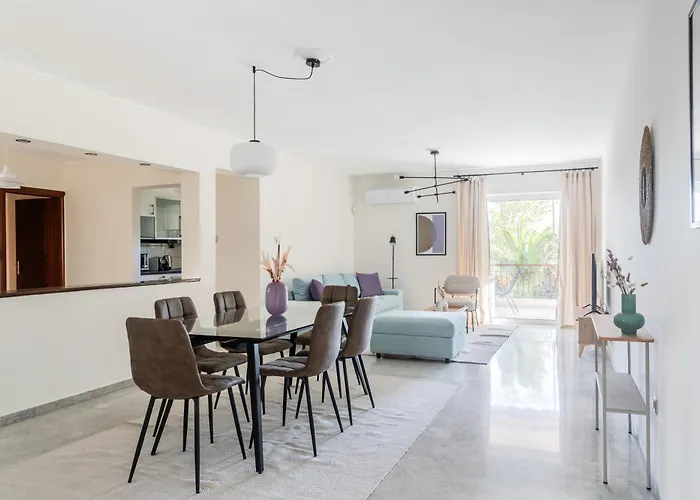 Naturally Bright 3br Flat In Marousi By Upstreet 雅典